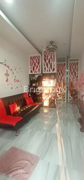 image RUMAH CANTIK 3 LANTAI BOULEVARD CENTRAL SUKAJADI (2)