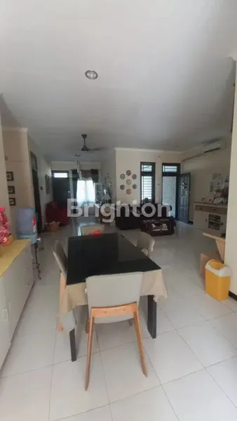 image DIJUAL RUMAH SUTOREJO PRIMA, BERSIH TERAWAT, STRATEGIS SURABAYA TIMUR, DEKAT GALAXY MALL, PAKUWON CITY  (3)