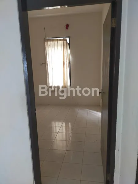 image RUMAH LOKASI STRATEGIS COCOK UNTUK KANTOR ATAU USAHA DI KUTISARI INDAH (2)