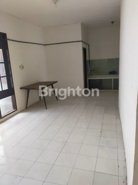 image RUMAH LOKASI STRATEGIS COCOK UNTUK KANTOR ATAU USAHA DI KUTISARI INDAH (3)