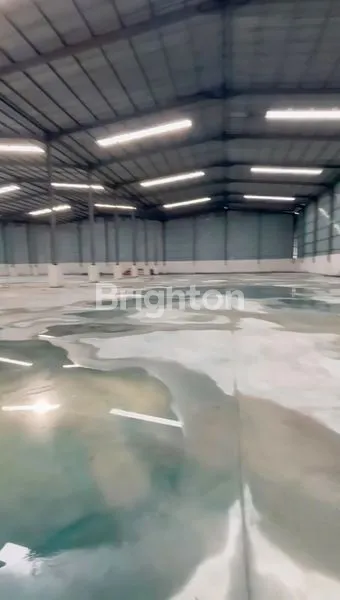 image GUDANG BARU SIAP PAKAI KEC. SEPATAN KAB. TANGERANG UK. 24X60 M2 READY 5 UNIT LUAS GUDANG 1440 M2 LANTAI BETON CEILING 13 METER ADA AREA PARKIR RUANG TERBUKA HIJAU KANTOR DAN RUANG SANTAI TERSENDIRI ROW JALAN KONTAINER DALAM KOMPLEK GUDANG CCTV 24 JAM (1)