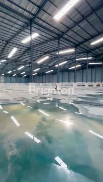 image GUDANG BARU SIAP PAKAI KEC. SEPATAN KAB. TANGERANG UK. 24X60 M2 READY 5 UNIT LUAS GUDANG 1440 M2 LANTAI BETON CEILING 13 METER ADA AREA PARKIR RUANG TERBUKA HIJAU KANTOR DAN RUANG SANTAI TERSENDIRI ROW JALAN KONTAINER DALAM KOMPLEK GUDANG CCTV 24 JAM (7)