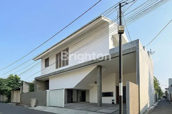 image RUMAH HOEK EKSKLUSIF DI PULOMAS (1)