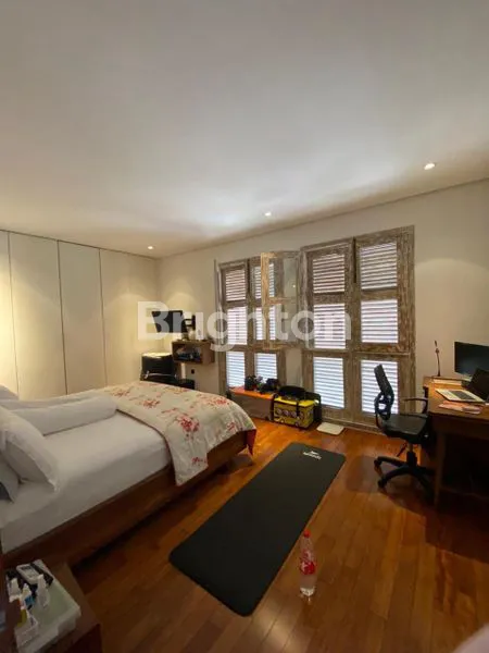 image RUMAH HOEK EKSKLUSIF DI PULOMAS (8)