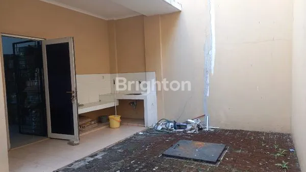 image RUKO PREMIUM 3,5 LANTAI, SHM, LOKASI BERKEMBANG (3)