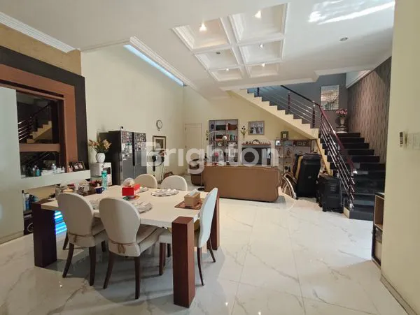 image RUMAH MEWAH LT 500M² DI NGINDEN INTAN BARAT. SUPER NYAMAN!! (3)