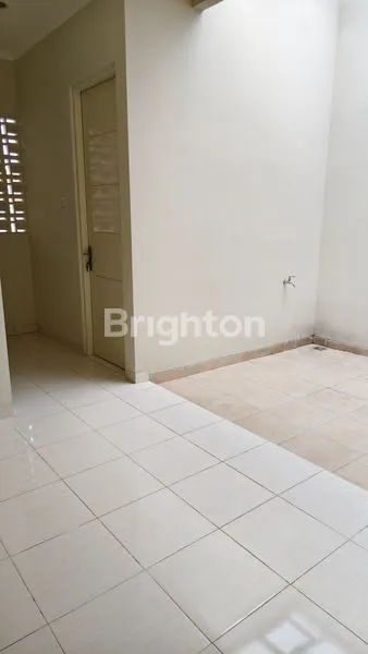 image DIJUAL RUMAH BARU 2LT MANYAR TIRTOASRI (5)