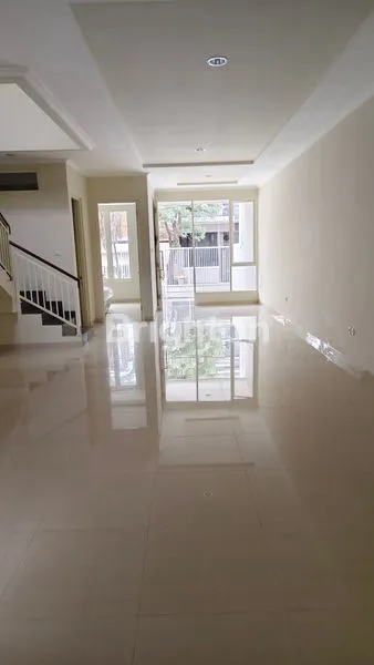 image DIJUAL RUMAH BARU 2LT MANYAR TIRTOASRI (6)