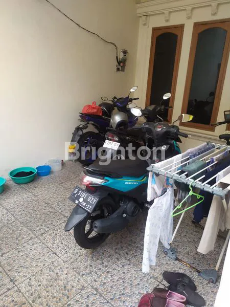 image RUMAH SIAP HUNI DI PADEMANGAN, LOKASI STRATEGIS, DEKAT ANCOL, MANGGA DUA (6)