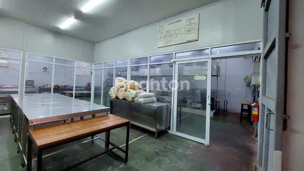 image SUPER STRATEGIS GEDUNG + GUDANG (4)