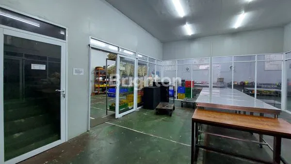 image SUPER STRATEGIS GEDUNG + GUDANG (5)