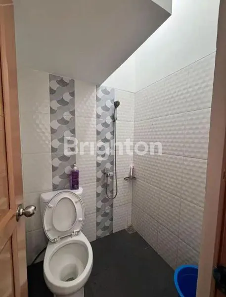 image HUNIAN CANTIK DEKAT DENGAN UI  (5)