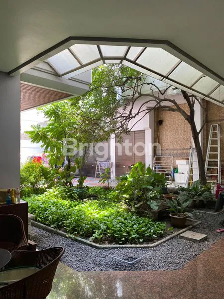 image RUMAH MEWAH 2,5 LANTAI DI JL CEMPAKA, LT 1080M² SIAP HUNI (3)