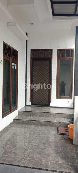 image RUMAH SIAP HUNI 2 LANTAI BANGUNAN BAGUS BUKIT CITRA DARMO SURABAYA BARAT STRATEGIS DEKAT AREA KOMERSIAL (5)