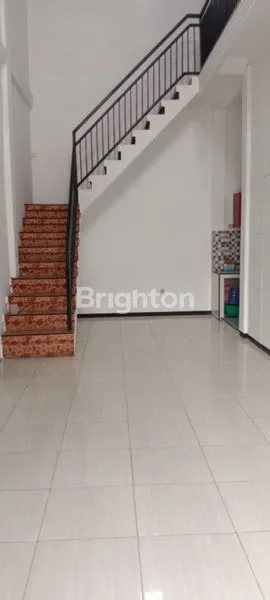 image RUMAH SIAP HUNI 2 LANTAI BANGUNAN BAGUS BUKIT CITRA DARMO SURABAYA BARAT STRATEGIS DEKAT AREA KOMERSIAL (2)