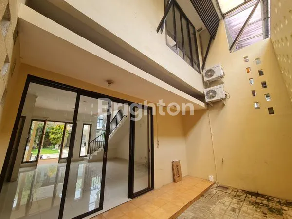 image RUMAH MINIMALIS DENGAN 4 KAMAR TIDUR DI DISCOVERY , BINTARO JAYA , TANGERANG  (5)