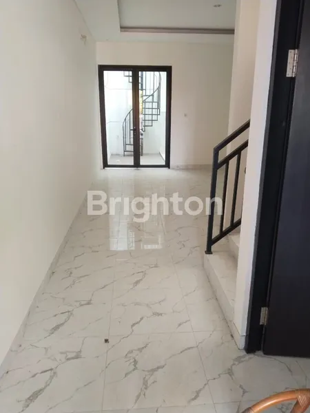 image RUMAH BARU 2 LANTAI TENGGILIS MEJOYO DEKAT RS UBAYA, KEDAUNG, RUNGKUT (1)