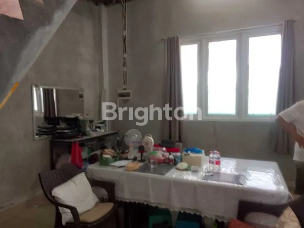 image DI JUAL RUMAH BERIKUT KOS DAN KIOS, SNGT COCOK UNTUK USAHA, KANTOR, INVESTASI. (5)