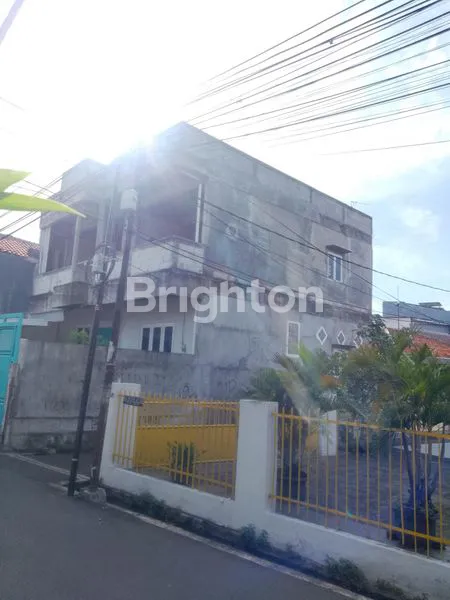 image DI JUAL RUMAH BERIKUT KOS DAN KIOS, SNGT COCOK UNTUK USAHA, KANTOR, INVESTASI. (1)