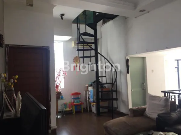 image RUMAH CANTIK 5 LANTAI LUAS 425 JAKARTA BARAT DENGAN LINGKUNGAN YANG RAMAI (4)