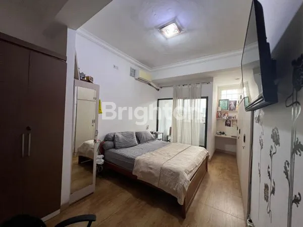 image RUMAH CANTIK 5 LANTAI LUAS 425 JAKARTA BARAT DENGAN LINGKUNGAN YANG RAMAI (2)