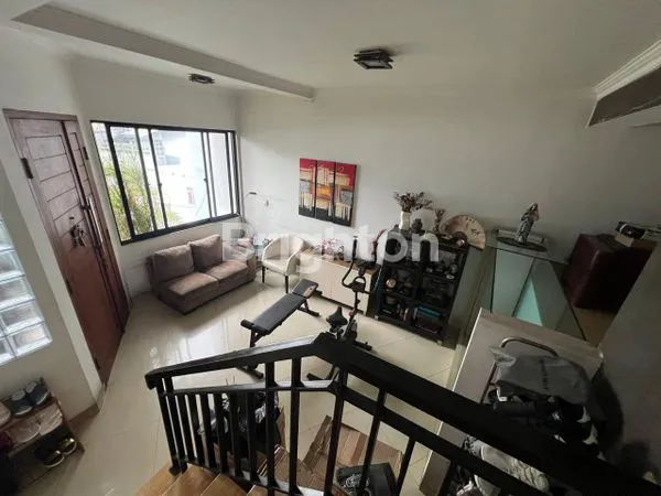 image RUMAH CANTIK 5 LANTAI LUAS 425 JAKARTA BARAT DENGAN LINGKUNGAN YANG RAMAI (1)
