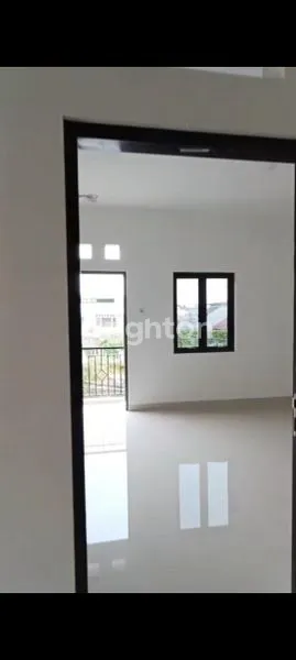 image RUMAH BARU 3 LANTAI DI DURI KEPA, JAKBAR LT 62 LB 160 (3)