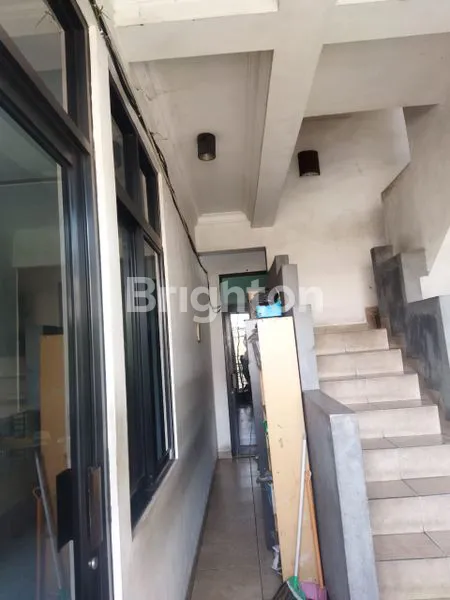 image RUMAH CANTIK 5 LANTAI LUAS 425 JAKARTA BARAT DENGAN LINGKUNGAN YANG RAMAI (6)