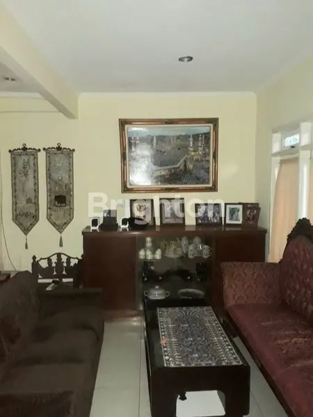 image DI JUAL RUMAH CANTIK 2 LANTAI DAERAH JAKARTA, SIAP HUNI. (2)