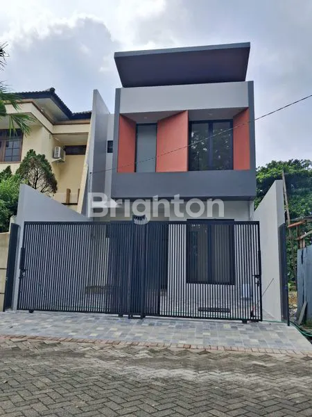 image RUMAH BARU MODERN MODEL CLASSY DI PERUMAHAN MANYAR ONE GATE (2)