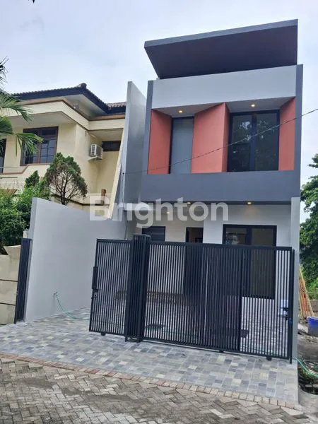 image RUMAH BARU MODERN MODEL CLASSY DI PERUMAHAN MANYAR ONE GATE (1)