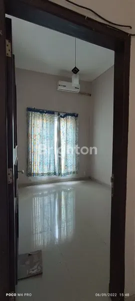 image RUMAH 2 LANTAI JAMBANGAN INDAH ONE GATE DEKET KETINTANG GAYUNGAN AHMAD YANI  (2)