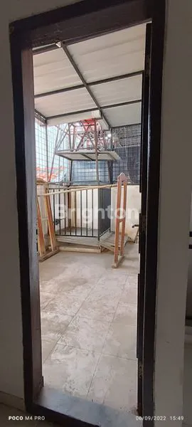 image RUMAH 2 LANTAI JAMBANGAN INDAH ONE GATE DEKET KETINTANG GAYUNGAN AHMAD YANI  (4)