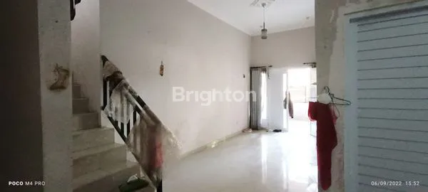 image RUMAH 2 LANTAI JAMBANGAN INDAH ONE GATE DEKET KETINTANG GAYUNGAN AHMAD YANI  (5)