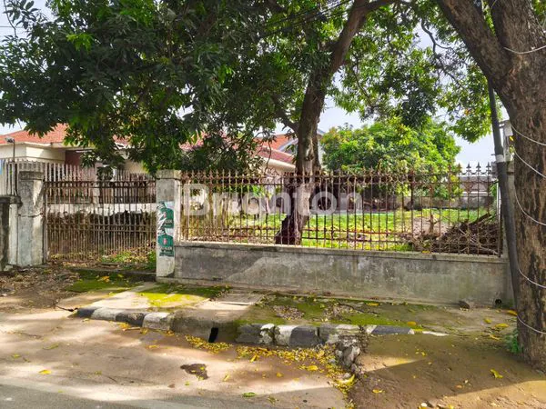 TANAH GENTONG LEBAR 9 METER LOKASI STRATEGIS BARAT SUNGAI KOTA KEDIRI