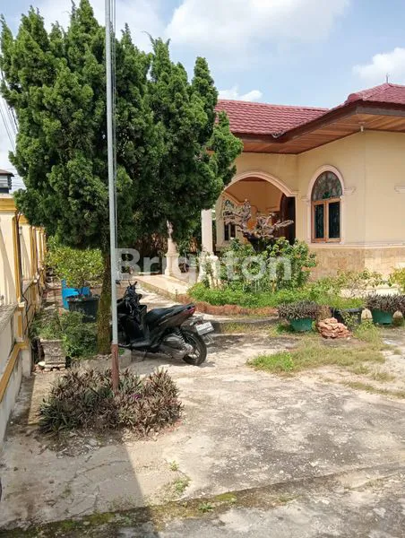 image RUMAH CANTIK 2 LANTAI DI HARAPAN RAYA, LT 836M² (2)