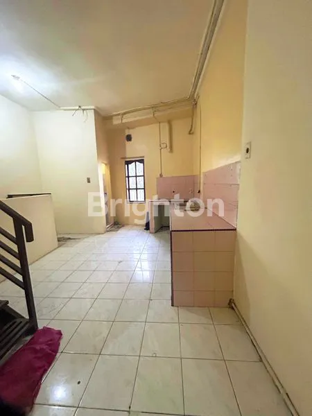 image RUMAH 2½ LANTAI 3KT PINGGIR JALAN BISA USAHA DAN TINGGAL ROW 2 MOBIL DI SUNTER AGUNG JAKARTA UTARA (7)