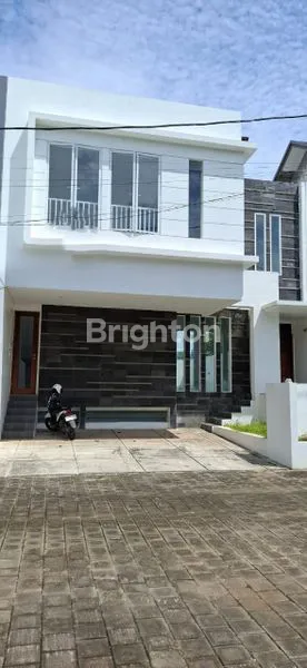 image DIJUAL RUMAH 2 LANTAI DENGAN KOLAM RENANG – JIMBARAN (1)
