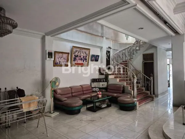 image RUMAH SANGAT STRATEGIS DI JAKARTA PUSAT (3)