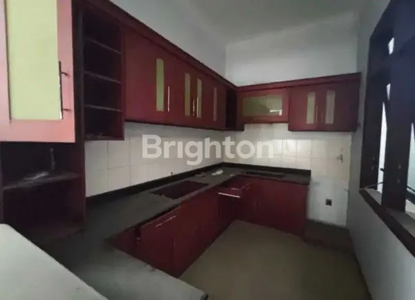 image RUMAH 2LT DI NOL JALAN UTAMA GAYUNGSARI (3)