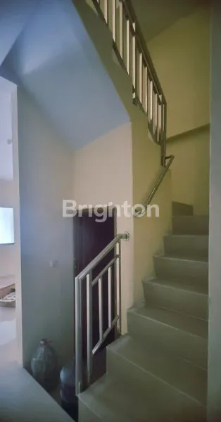 image RUMAH BARU 3,5 LANTAI DI KAPUK, SHM, SIAP HUNI (4)