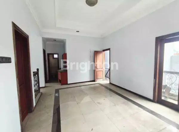 image RUMAH 2LT DI NOL JALAN UTAMA GAYUNGSARI (8)