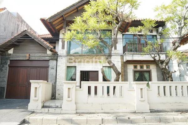 image RUMAH MEWAH 2 LANTAI + POOL DI JL IMAM BONJOL (1)