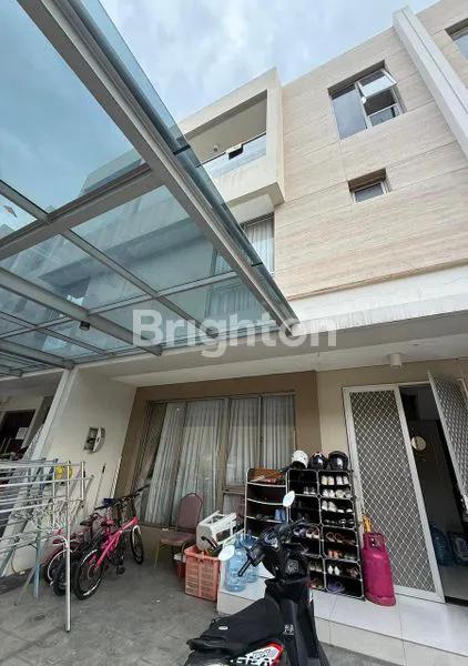 image RUMAH EKSKLUSIF 3 LANTAI DI GOLF ISLAND PIK (1)