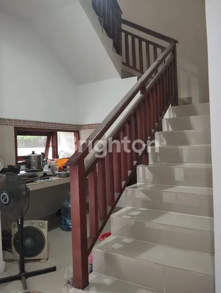 image RUMAH SEMI FURNISH 2 LANTAI 3 BR LOKASI STRATEGIS DI DENPASAR UTARA (7)