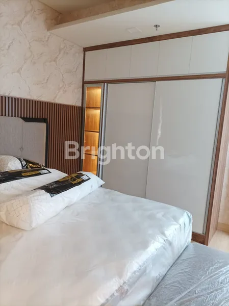 image APARTEMEN ONE ICON PUSAT TENGAH KOTA SBY, DEKAT TP, MEWAH MODERN 3BR FULL FURNISHED BARU (5)