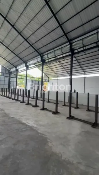 image GUDANG BESAR KAWASAN STRATEGIS BYPASS IB MANTRA (4)