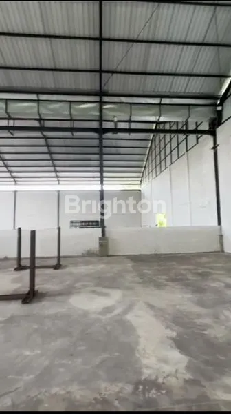 image GUDANG BESAR KAWASAN STRATEGIS BYPASS IB MANTRA (3)