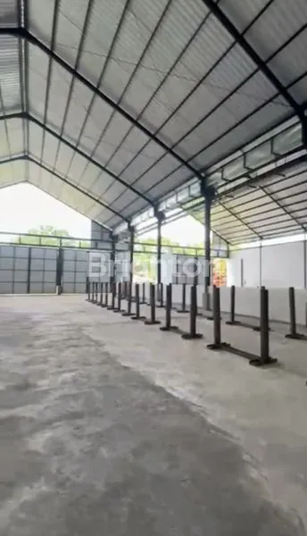 GUDANG BESAR KAWASAN STRATEGIS BYPASS IB MANTRA