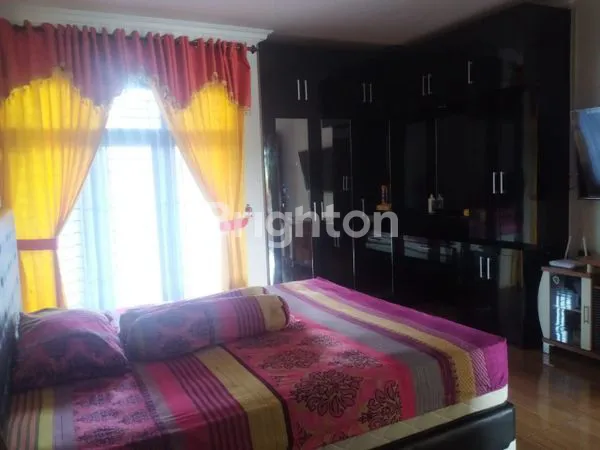 image RUMAH MEWAH 2 LANTAI, HARGA MURAH DI JL JUANDA SAMARINDA  (6)